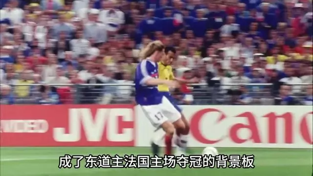 足球狂欢持续上演，球场上的悬念扣人心弦